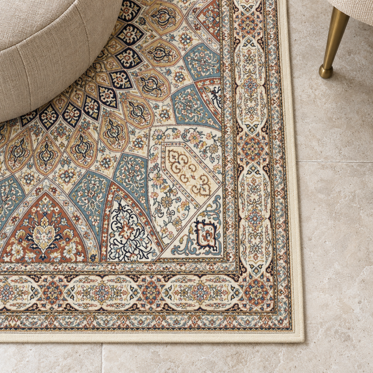 Détail du motif et de la bordure du tapis Apolline, vu du dessus