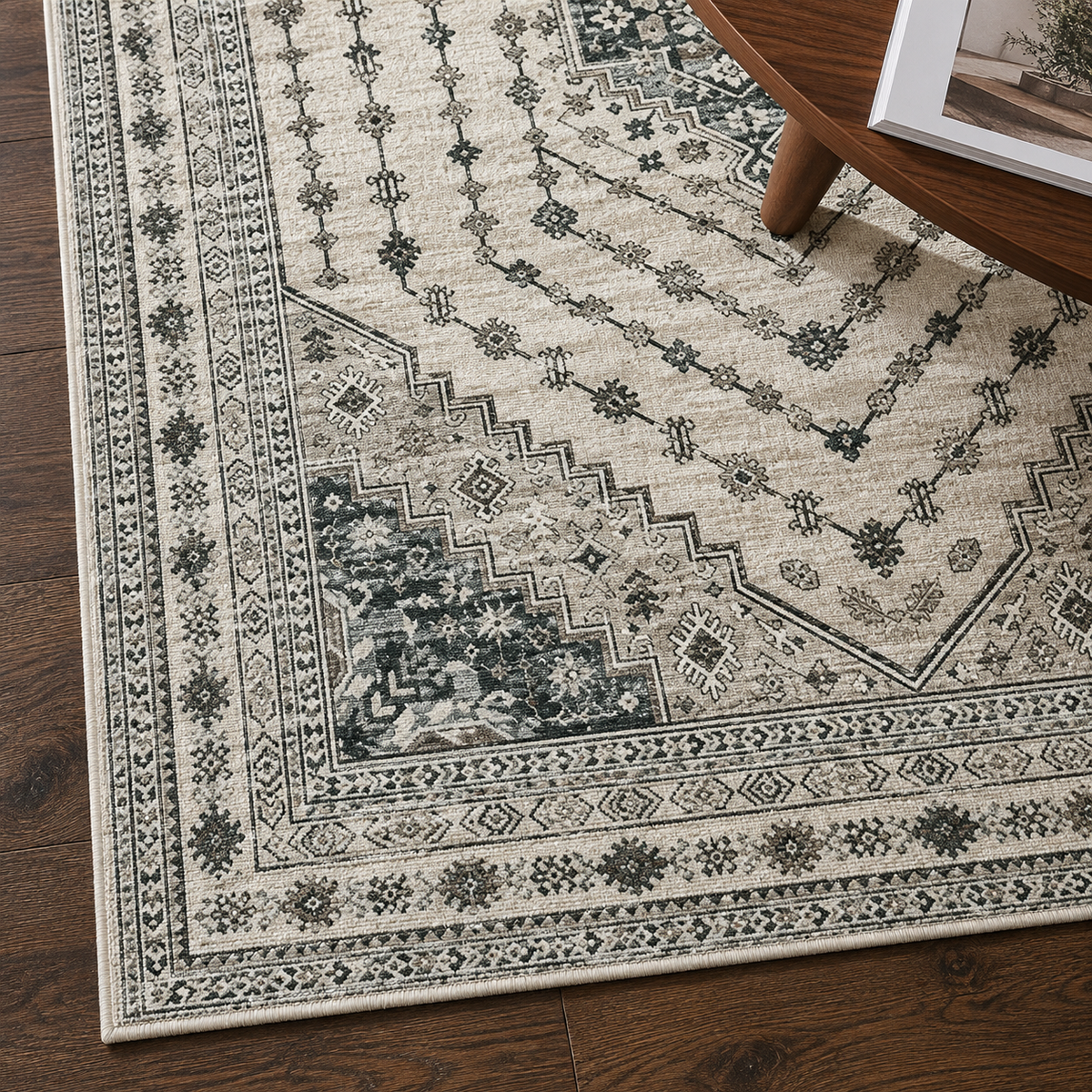 Détail du motif et de la bordure du tapis Dahlia, vu du dessus