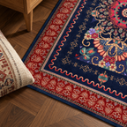 Détail du motif et de la bordure du tapis Naëlle, vu du dessus