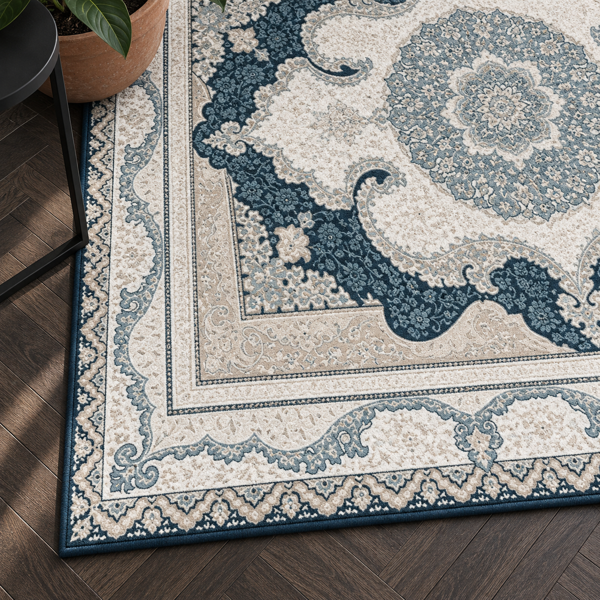 Détail du motif et de la bordure du tapis Naïma, vu du dessus