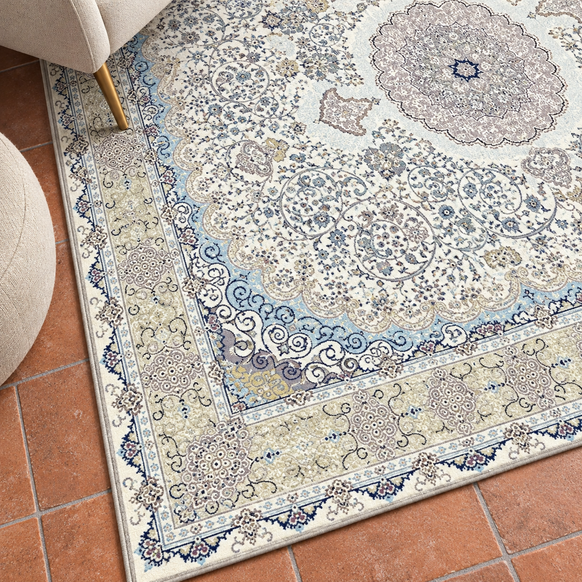 Détail du motif et de la bordure du tapis Soraya, vu du dessus